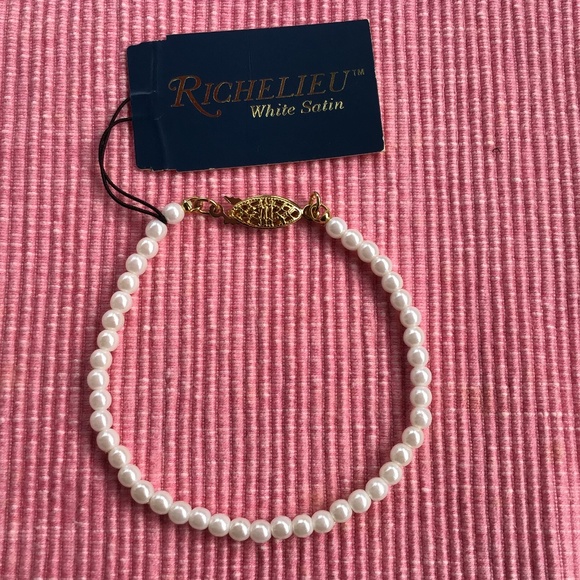 New White Satin Faux Pearl Bracelet Gold Tone Clasp by Richelieu  - Picture 3 of 9